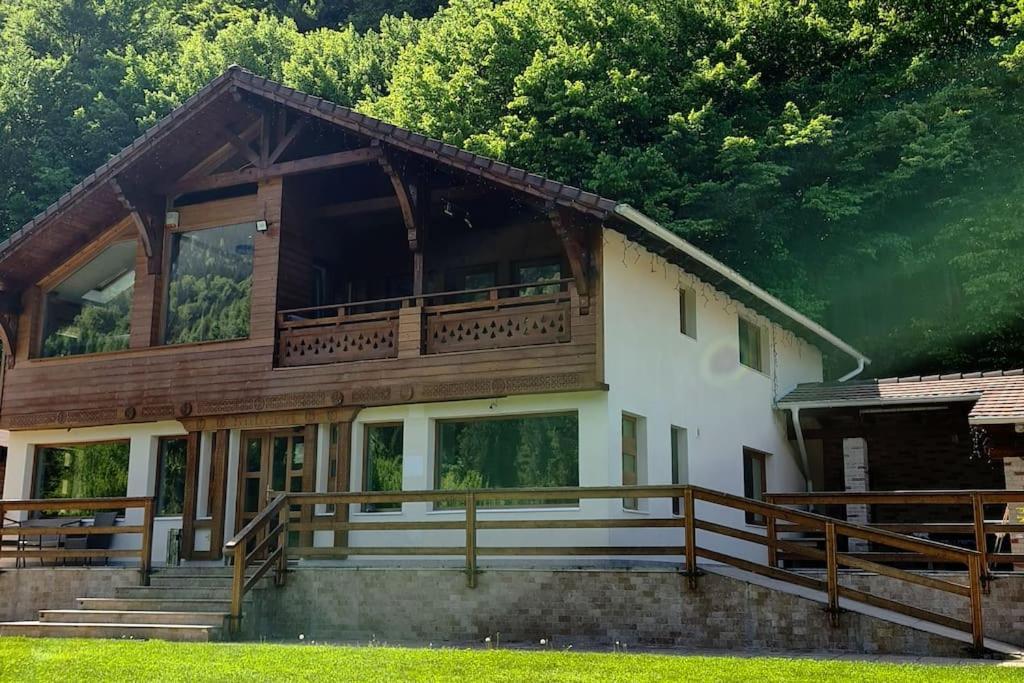 Pensiune Subcrai Cu Centru Spa Zărneşti Exterior foto