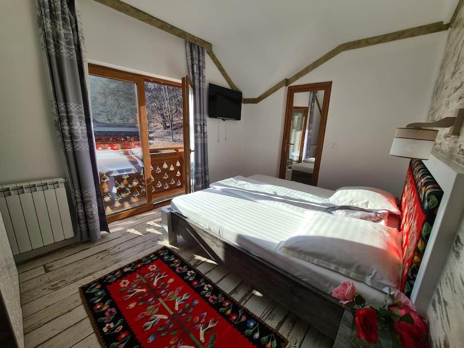 Pensiune Subcrai Cu Centru Spa Zărneşti Exterior foto